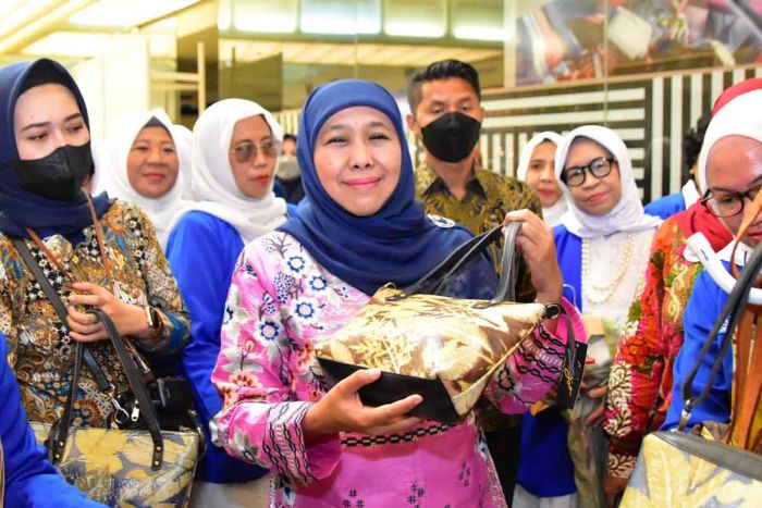 Gubernur Khofifah Ajak Iwapi Terus Berkontribusi Gubernur Khofifah Ajak Iwapi Terus Berkontribusi