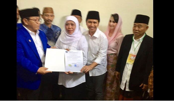 Sebelum Pendaftaran, Khofifah-Emil Terima Rekom dari PAN dan PKPI Sebelum Pendaftaran, Khofifah-Emil Terima Rekom dari PAN dan PKPI