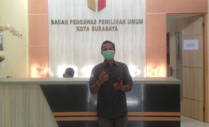 Panwascam Sambikerep Tangkap Tangan Oknum Bagi Sembako Bergambar Paslon Nomor Urut 2 Panwascam Sambikerep Tangkap Tangan Oknum Bagi Sembako Bergambar Paslon Nomor Urut 2