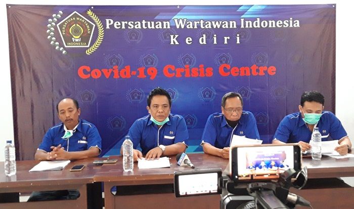 Korban Bertambah, PWI Kediri Desak Presiden Jokowi Berlakukan Lockdown Korban Bertambah, PWI Kediri Desak Presiden Jokowi Berlakukan Lockdown
