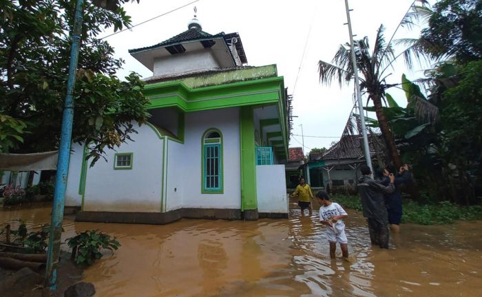 Tiga Kecamatan di Kabupaten Pasuruan Terendam Banjir Luapan Sungai Rejoso Tiga Kecamatan di Kabupaten Pasuruan Terendam Banjir Luapan Sungai Rejoso
