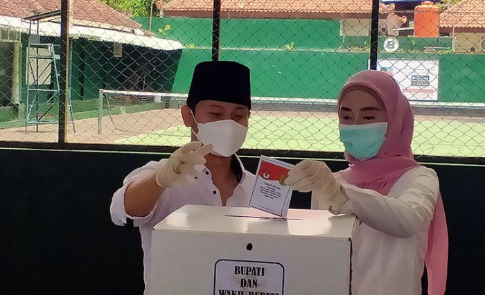 Pilbup Trenggalek 2020, Bupati Arifin Nyoblos di TPS 003 Surodakan Pilbup Trenggalek 2020, Bupati Arifin Nyoblos di TPS 003 Surodakan