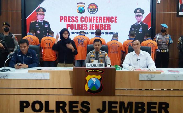 Polres Jember Ringkus 7 Orang Pengedar Sabu dan Okerbaya, Amankan 42 Gram Sabu dan Ribuan Pil Trex Polres Jember Ringkus 7 Orang Pengedar Sabu dan Okerbaya, Amankan 42 Gram Sabu dan Ribuan Pil Trex