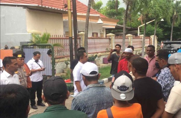 Puluhan Massa Aksi dari Luar Pulau Rusak Kantor di Surabaya