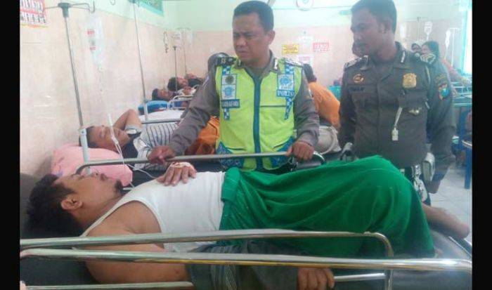 Kecelakaan Elf Vs Mobilio di Bojonegoro, Supir ELF Dirawat dengan Tangan Diborgol Kecelakaan Elf Vs Mobilio di Bojonegoro, Supir ELF Dirawat dengan Tangan Diborgol