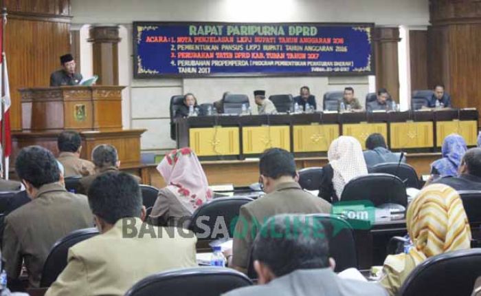 Paripurna Penyampaian LKPJ Bupati Tuban TA 2016, Pendapatan Tak Capai Target, Tapi Naik 8,2 Persen Paripurna Penyampaian LKPJ Bupati Tuban TA 2016, Pendapatan Tak Capai Target, Tapi Naik 8,2 Persen