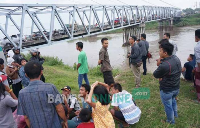 Berantem dengan Pacar, Pemuda Marmoyo Terjun ke Sungai Brantas di Jembatan Ploso