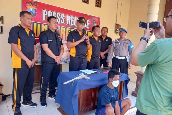 Pencuri Kayu Jati di Tuban Dibekuk Polisi Pencuri Kayu Jati di Tuban Dibekuk Polisi