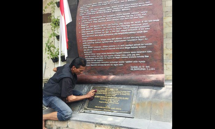 Sambut Hari Pahlawan, Aliansi Wartawan Surabaya Bersihkan Monumen Resolusi Jihad NU Sambut Hari Pahlawan, Aliansi Wartawan Surabaya Bersihkan Monumen Resolusi Jihad NU