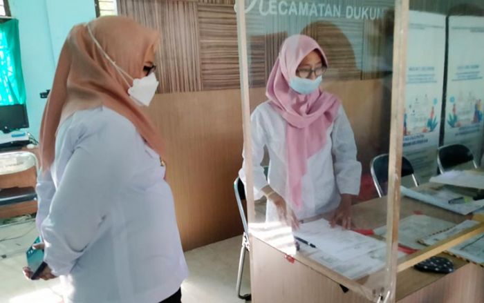 Sidak Layanan Kependudukan Kecamatan Dukun, Wabup Bu Min Kecele Tak Ada Satu Pun Petugas Sidak Layanan Kependudukan Kecamatan Dukun, Wabup Bu Min Kecele Tak Ada Satu Pun Petugas