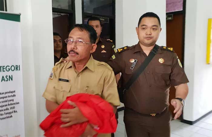 Diduga Korupsi APBD Rp 176 Juta, Kejari Gresik Tahan Kades Sembayat Diduga Korupsi APBD Rp 176 Juta, Kejari Gresik Tahan Kades Sembayat