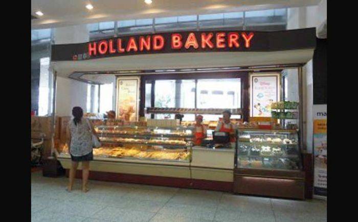 Klaim Kantongi Sertifikat Halal, Holland Bakery harus Bertanggungjawab Klaim Kantongi Sertifikat Halal, Holland Bakery harus Bertanggungjawab