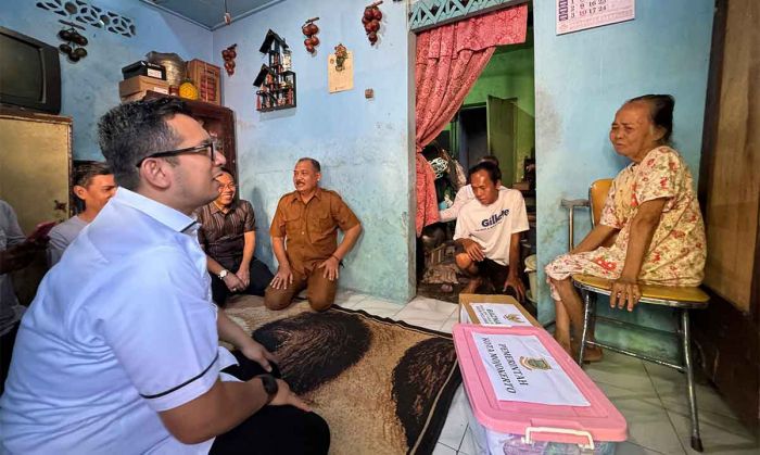 Agenda Rutin Awal Pekan, Pj Wali Kota Mojokerto Berbagi Kebahagiaan Bareng Warga Agenda Rutin Awal Pekan, Pj Wali Kota Mojokerto Berbagi Kebahagiaan Bareng Warga