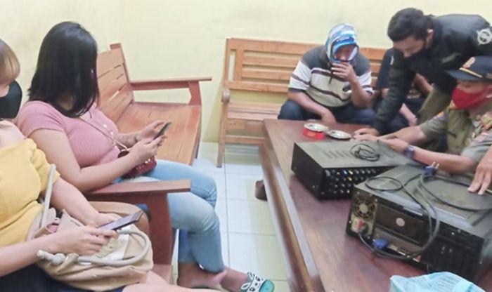 Karaoke Ilegal di Ngawi Digerebek, 2 LC dan 3 Tamu Digelandang Petugas Karaoke Ilegal di Ngawi Digerebek, 2 LC dan 3 Tamu Digelandang Petugas