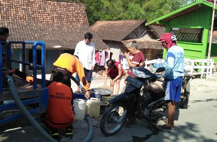 Kekeringan di Tuban Meluas, Kini Ada 28 Desa Kesulitan Air Bersih Kekeringan di Tuban Meluas, Kini Ada 28 Desa Kesulitan Air Bersih