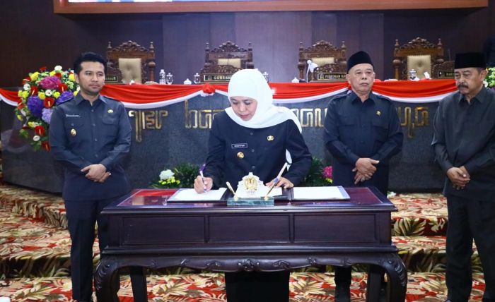 Sah! DPRD Setujui Pertanggungjawaban Pelaksanaan APBD Jatim TA-2022 Sah! DPRD Setujui Pertanggungjawaban Pelaksanaan APBD Jatim TA-2022