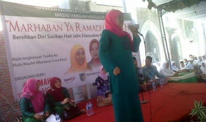 Khofifah Ajak Muslimat Pilih Capres Bisa Tahlil Khofifah Ajak Muslimat Pilih Capres Bisa Tahlil