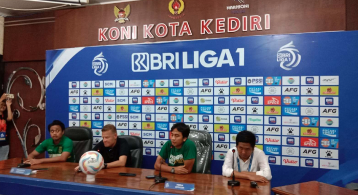 Sempat Ricuh saat Lawan Persik, Gombau Tak Ambil Pusing: Banyak Kesalahan Individu Sempat Ricuh saat Lawan Persik, Gombau Tak Ambil Pusing: Banyak Kesalahan Individu