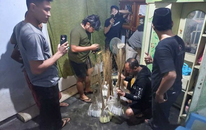 Polres Bangkalan Amankan Ribuan Mercon dan 4 Drum Alumunium Powder dari Rumah Warga Polres Bangkalan Amankan Ribuan Mercon dan 4 Drum Alumunium Powder dari Rumah Warga