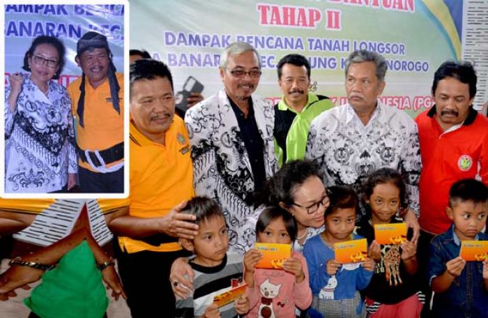 PGRI Serahkan Bantuan untuk Korban Longsor Banaran