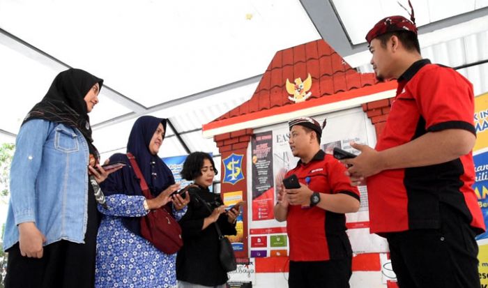 Mengedukasi Warga Melalui Kelompok Informasi Masyarakat Mengedukasi Warga Melalui Kelompok Informasi Masyarakat