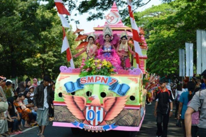 ​  25 Peserta Karnaval Meriahkan HUT RI ke-69 di Nganjuk