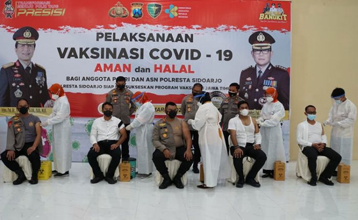 ​Kapolresta Sidoarjo Cek Pelaksanaan Vaksinasi Covid-19 bagi Anggota Polri dan ASN