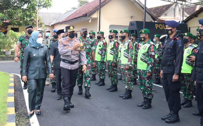 Ning Ita Pimpin Apel Gelar Pasukan Ops Lilin Semeru 2021 di Polres Mojokerto Kota