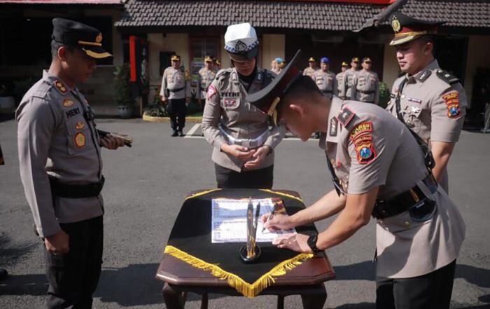 Mutasi Wakapolres Jember, Kompol Kadek Ary Digantikan Kompol Hendry Ibnu Indarto Mutasi Wakapolres Jember, Kompol Kadek Ary Digantikan Kompol Hendry Ibnu Indarto