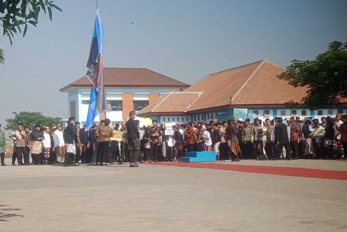 Protes Buruknya Fasilitas, Guru dan Siswa SMAN Taruna Madani Bangil Gelar Demo