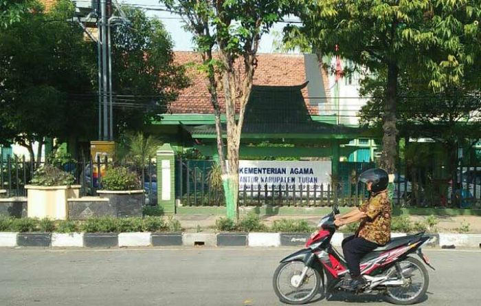 Masyarakat Tuban Lebih Pilih Nikah di Rumah Ketimbang di Kantor KUA Masyarakat Tuban Lebih Pilih Nikah di Rumah Ketimbang di Kantor KUA
