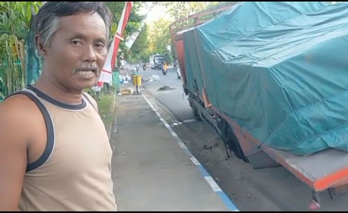Galian Proyek Jargas di Kota Probolinggo Sebabkan Truk Terperosok Galian Proyek Jargas di Kota Probolinggo Sebabkan Truk Terperosok