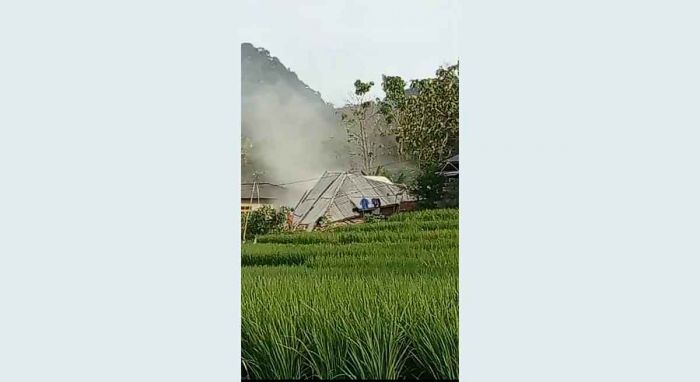 Antisipasi Gempa Susulan, Camat Sangkapura Gresik Minta Warganya Tidur di Luar Rumah Antisipasi Gempa Susulan, Camat Sangkapura Gresik Minta Warganya Tidur di Luar Rumah