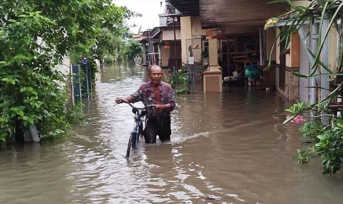 Banjir di Jombang Tak Kunjung Surut, Jumlah Pengungsi Bertambah Banjir di Jombang Tak Kunjung Surut, Jumlah Pengungsi Bertambah