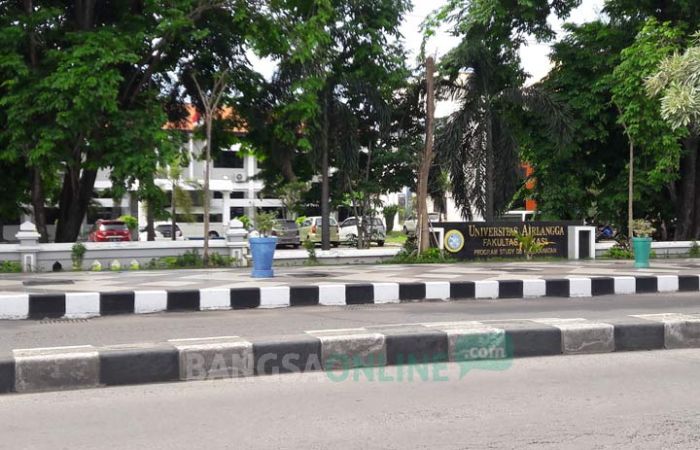 Siapkan Akses Masuk Fakultas Vokasi Unair, DPUTR Gresik Bongkar Trotoar Siapkan Akses Masuk Fakultas Vokasi Unair, DPUTR Gresik Bongkar Trotoar