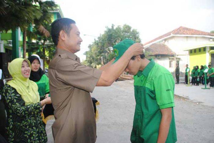 Jadi Plh Bupati Lamongan, Yuhronur Berangkatkan KKN Mahasiswa Unisla Jadi Plh Bupati Lamongan, Yuhronur Berangkatkan KKN Mahasiswa Unisla