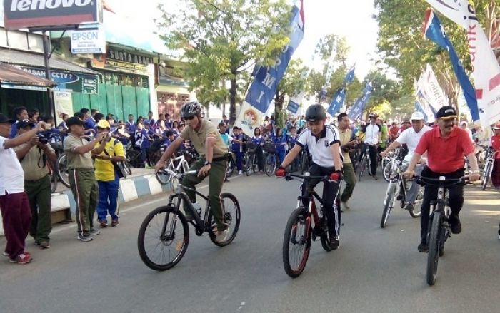 Wabup Pacitan Berangkatkan Sepeda Sehat Agustusan Wabup Pacitan Berangkatkan Sepeda Sehat Agustusan