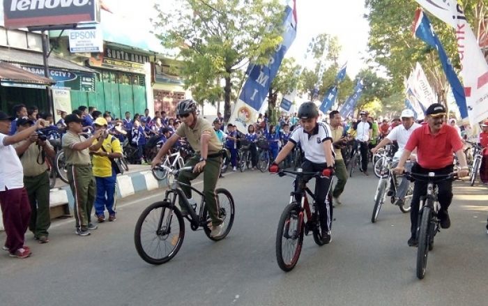 Wabup Pacitan Berangkatkan Sepeda Sehat Agustusan