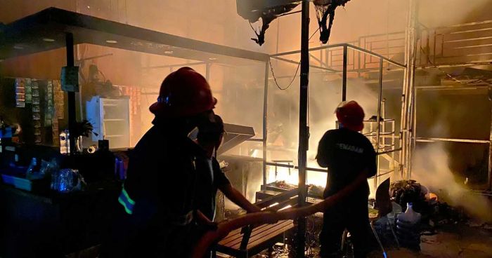 Kafe Selon di Pamekasan Terbakar, Damkar Pastikan Tak Ada Korban Jiwa