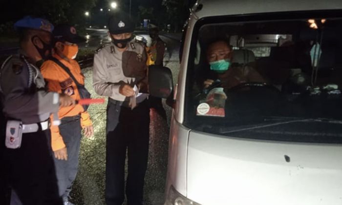 Antisipasi Gelombang Mobilitas Penduduk, 4 Titik Perbatasan di Kabupaten Madiun Dijaga Ketat Antisipasi Gelombang Mobilitas Penduduk, 4 Titik Perbatasan di Kabupaten Madiun Dijaga Ketat