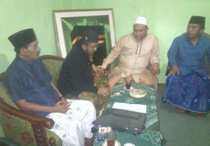 Dua Kubu PPP Dukung Penuh Ra Hamid-Ra Fadil dalam Pilkada Situbondo Dua Kubu PPP Dukung Penuh Ra Hamid-Ra Fadil dalam Pilkada Situbondo