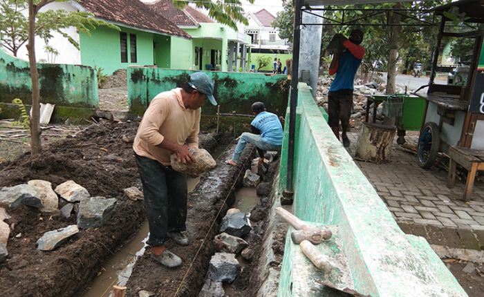 Usai Dilaporkan, Pembangunan Sejumlah Proyek di Desa Sukorejo Dikebut Usai Dilaporkan, Pembangunan Sejumlah Proyek di Desa Sukorejo Dikebut