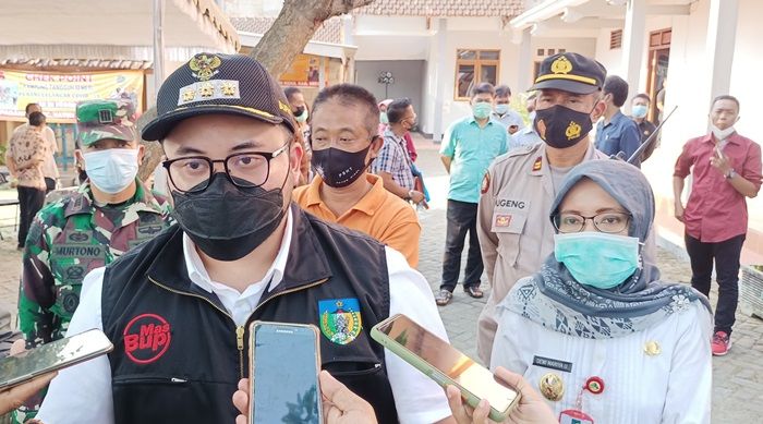 Jumat Ngopi Edisi Perdana Sambang Desa, Mas Bup Dhito Terima Keluhan Soal Pupuk Langka Hingga ODGJ Jumat Ngopi Edisi Perdana Sambang Desa, Mas Bup Dhito Terima Keluhan Soal Pupuk Langka Hingga ODGJ