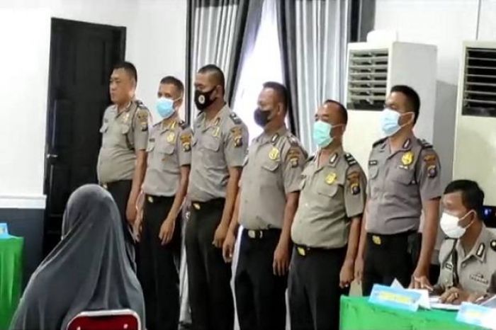 8 Oknum Polisi Setubuhi Istri Tahanan Narkoba yang sedang Hamil Tua, Akhirnya Disidang Etik 8 Oknum Polisi Setubuhi Istri Tahanan Narkoba yang sedang Hamil Tua, Akhirnya Disidang Etik