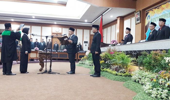 Seorang Diri, Nur Saidah Dikukuhkan Jadi Anggota DPRD Gresik Seorang Diri, Nur Saidah Dikukuhkan Jadi Anggota DPRD Gresik