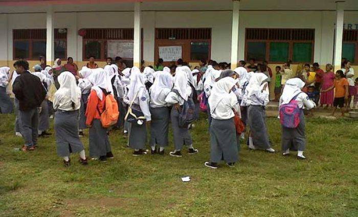 Guru Hobi Marah, Siswa SMKN Robatal Sampang Mogok Belajar Guru Hobi Marah, Siswa SMKN Robatal Sampang Mogok Belajar