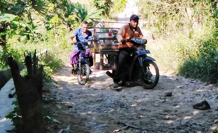 ​Jalan Poros Desa Rusak Parah, Warga Tampojung Gua Pamekasan Meradang