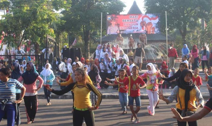 Melalui Senam Pagi, Polres Ngawi  Ajak Masyarakat Bersatu Membangun Bangsa