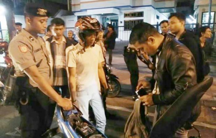Tim Anti Bandit Gelar Razia Kejahatan Jalanan, Dapat Sajam, Pil Koplo, hingga Sabu Tim Anti Bandit Gelar Razia Kejahatan Jalanan, Dapat Sajam, Pil Koplo, hingga Sabu