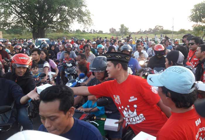Ubah Image Negatif Klub Motor, Komunitas RX King Gresik Berbagi Sedekah di GKB Ubah Image Negatif Klub Motor, Komunitas RX King Gresik Berbagi Sedekah di GKB